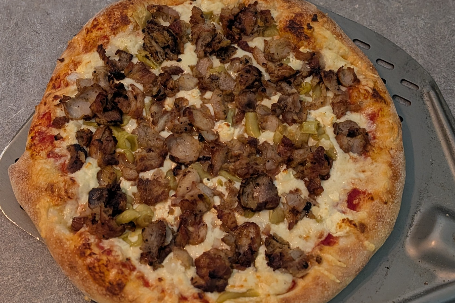 73) Döner Pizza mit Schafskäse und Peperoni